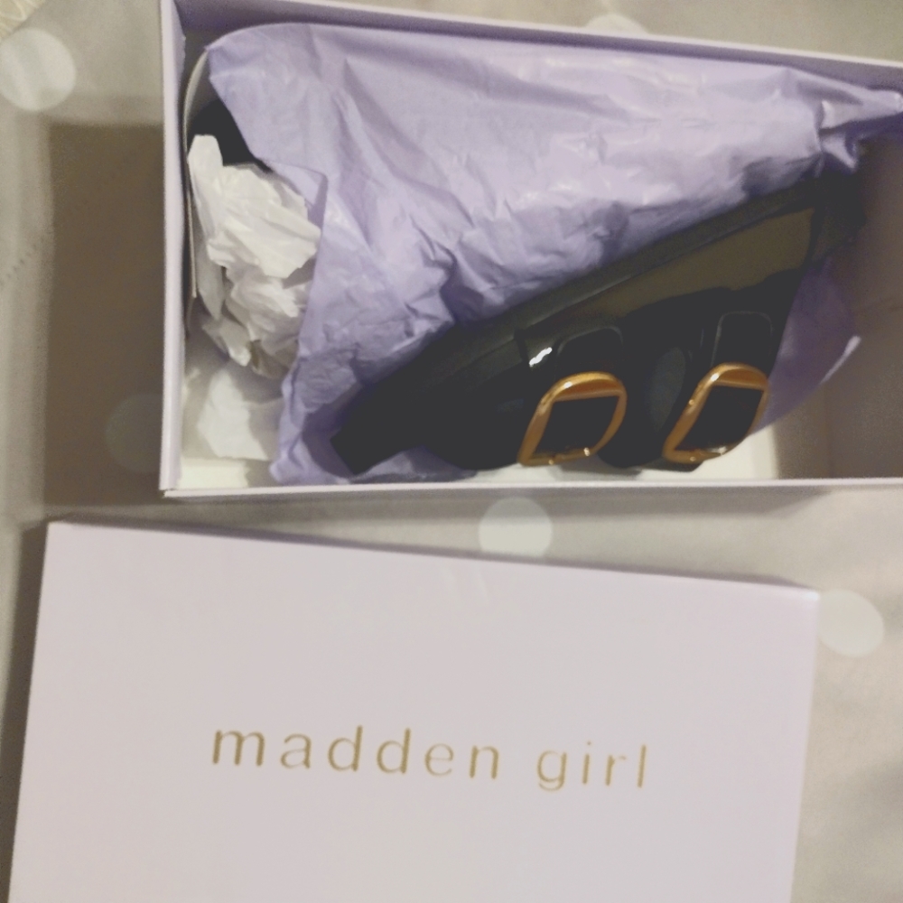 Madden Girl size 9 sandals NWT